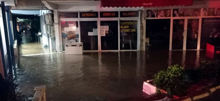 d Muğla'da sağanak su baskınlarına yol açtı
