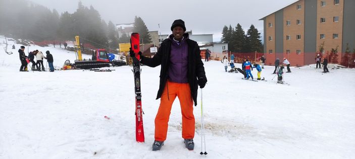 i Uludağ'a gelen Afrikalı öğrencinin kar sevinci