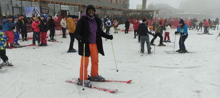 i Uludağ'a gelen Afrikalı öğrencinin kar sevinci