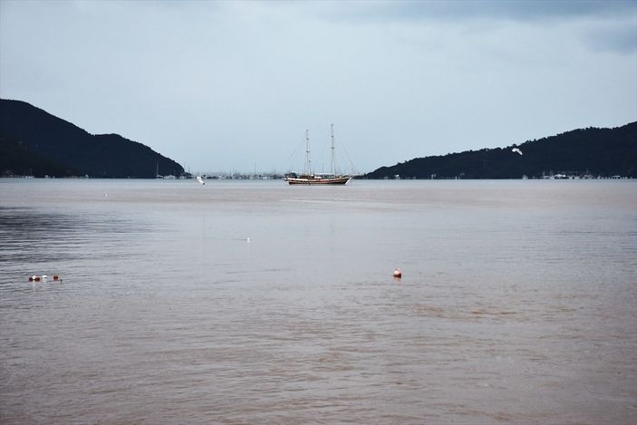 a Muğla'da sağanak su baskınlarına yol açtı