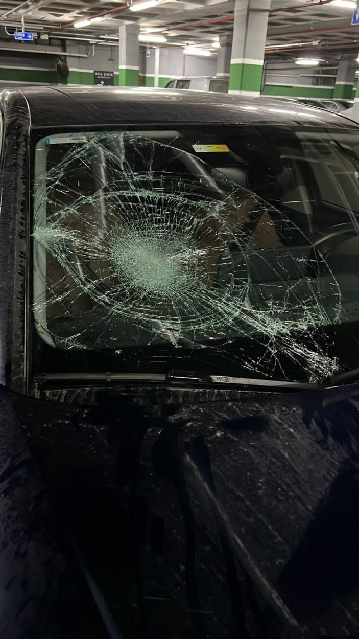 Sarıyer'de beyzbol sopalı taksi sürücüsü otomobile saldırdı