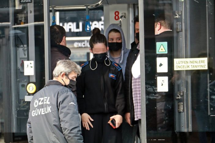Antalya’da kadın, tramvayın altında kaldı