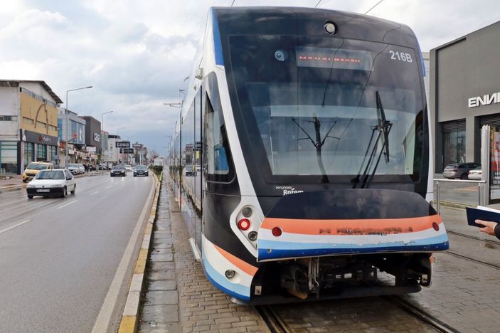 Antalya’da kadın, tramvayın altında kaldı
