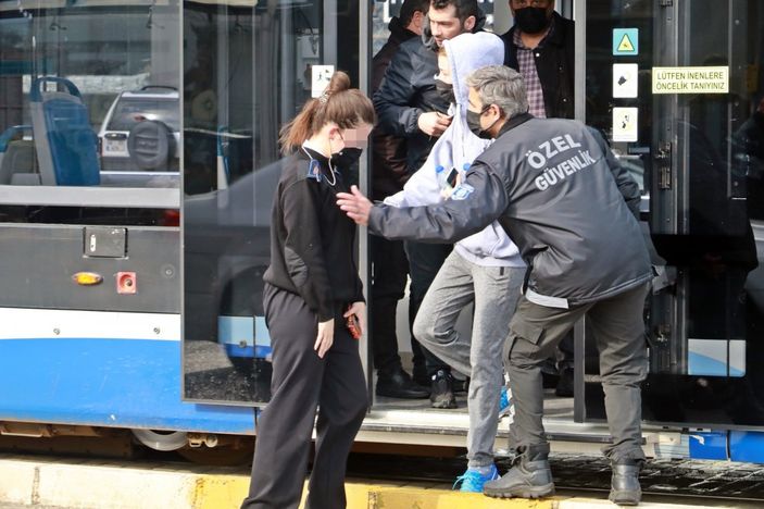 Antalya’da kadın, tramvayın altında kaldı