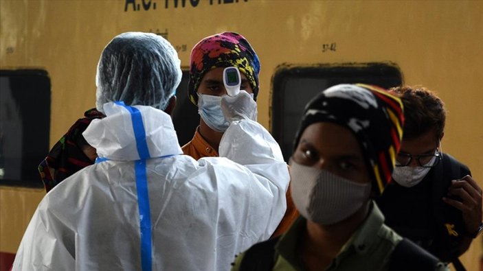 Hindistan’da, 400’den fazla parlamento çalışanı koronavirüse yakalandı