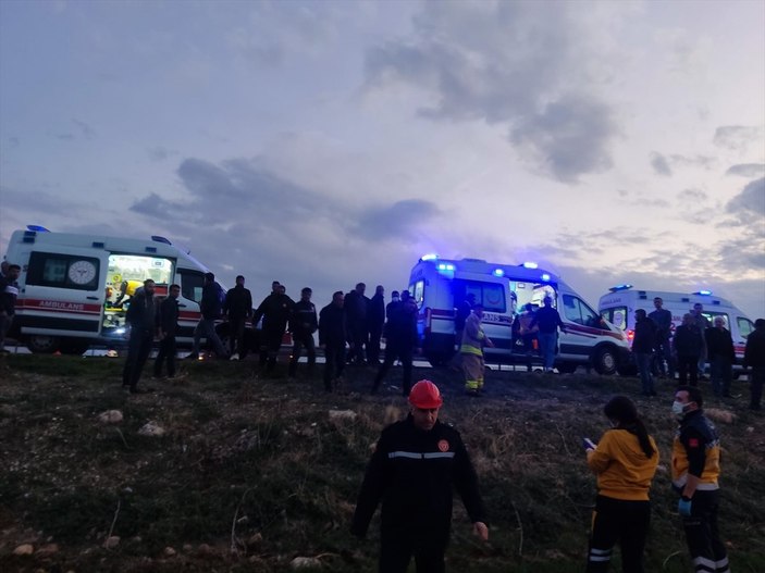Mardin'de otomobil devrildi: 1 ölü 4 yaralı