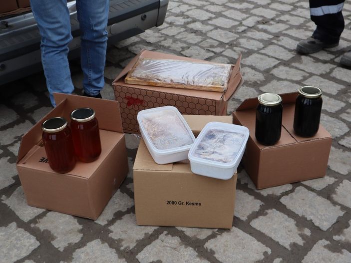 Düzce'de etiketsiz bal ve pekmez satarken yakalandı