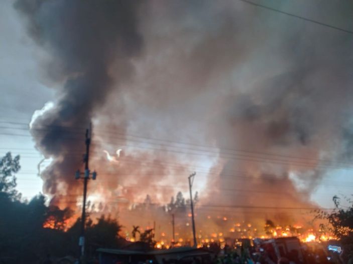 i Bangladeş’te Arakanlı Müslümanların yaşadığı kampta yangın