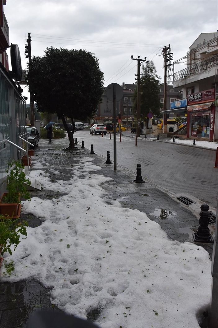 a Muğla'da sağanak su baskınlarına yol açtı