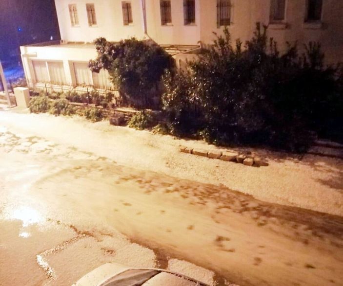 d Muğla'da sağanak su baskınlarına yol açtı