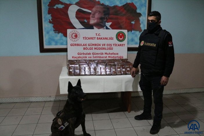 Ağrı'da, tırın dorsesine gizlenmiş 62 kilo 154 gram eroin ele geçirildi