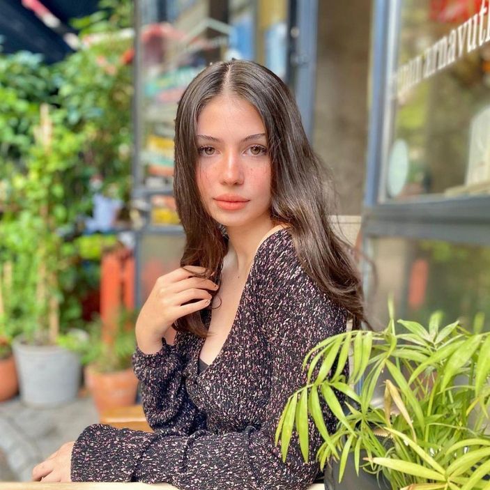 Güzelliğiyle baş döndürüyor! Yargı'nın Parla'sı Zeynep Atılgan'ın iddialı pozları Instagram'ı salladı