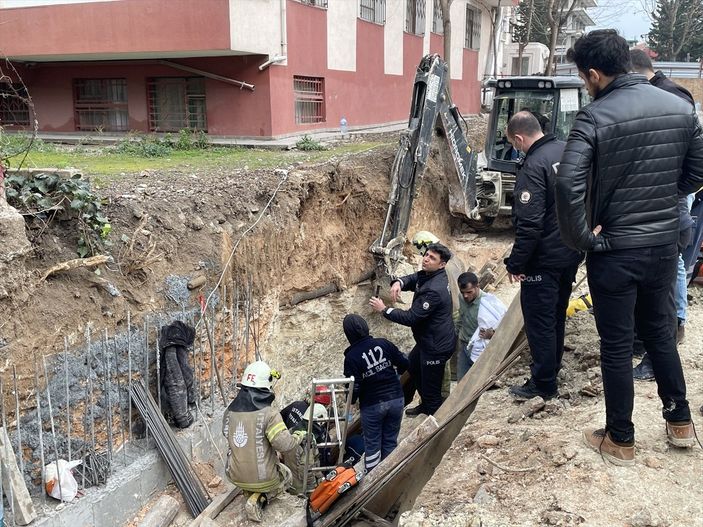 a Avcılar'da inşaat göçüğünün altında kalan 2 işçiden 1'i kurtarılamadı