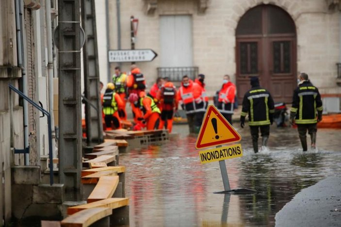 Fransa, sel için kırmızı alarm verdi
