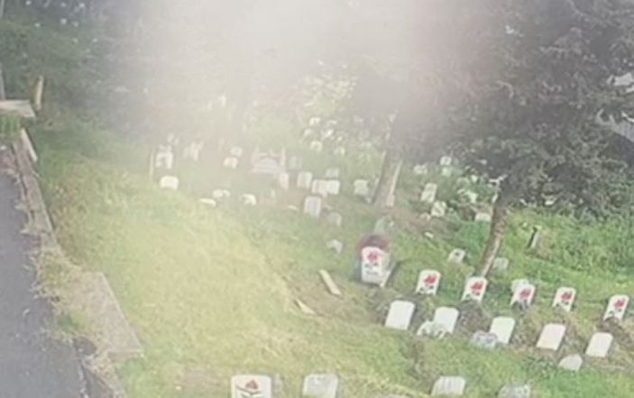 Trabzon’da, mezar taşı hırsızlığı kamerada