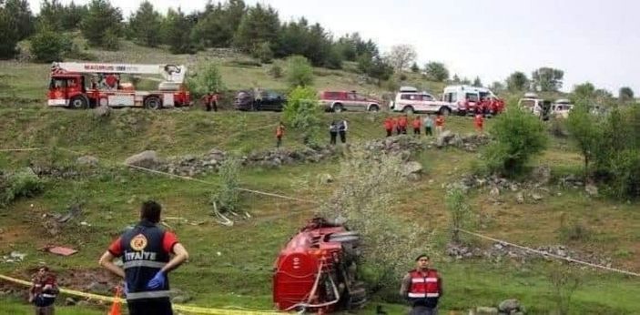 Bursa'da göreve giden itfaiye aracı devrildi
