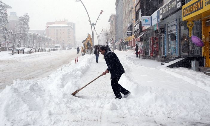 Muş'ta 261 köy yolu ulaşıma kapandı