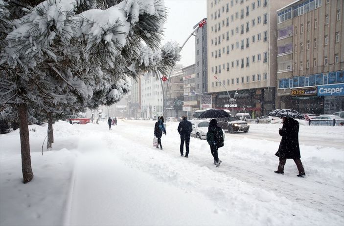 Muş'ta 261 köy yolu ulaşıma kapandı