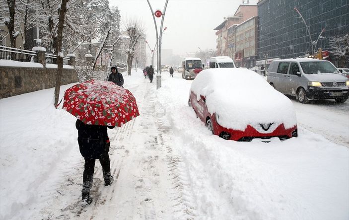 Muş'ta 261 köy yolu ulaşıma kapandı
