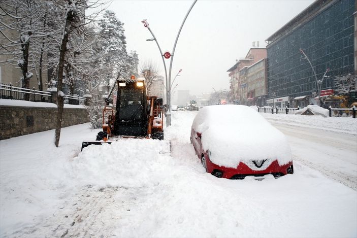 Muş'ta 261 köy yolu ulaşıma kapandı