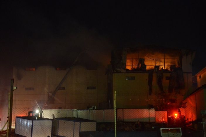 a Karaman'da bisküvi fabrikasında yangın