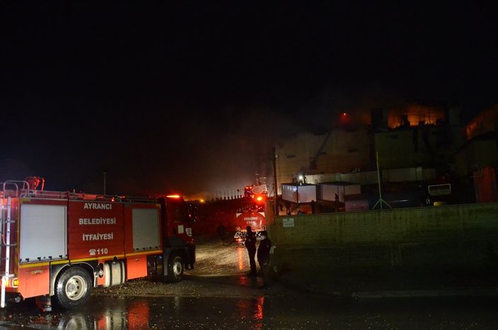 a Karaman'da bisküvi fabrikasında yangın