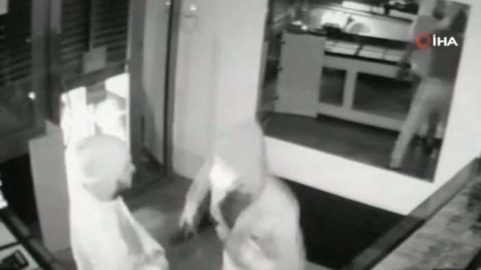 Küçükçekmece'de kuyumcunun soygun oyununu polis bozdu