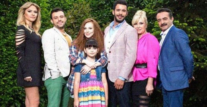 Çalıkuşu'nun küçük Feridesi'ydi! O isim genç kız oldu, mini etekli pozları şaşırttı...