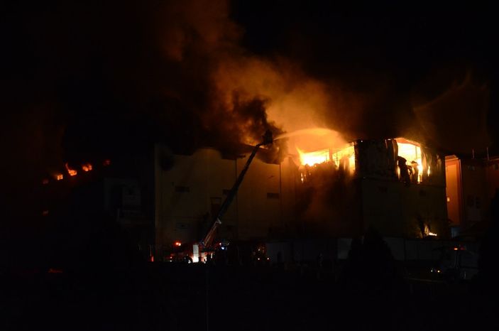 a Karaman'da bisküvi fabrikasında yangın