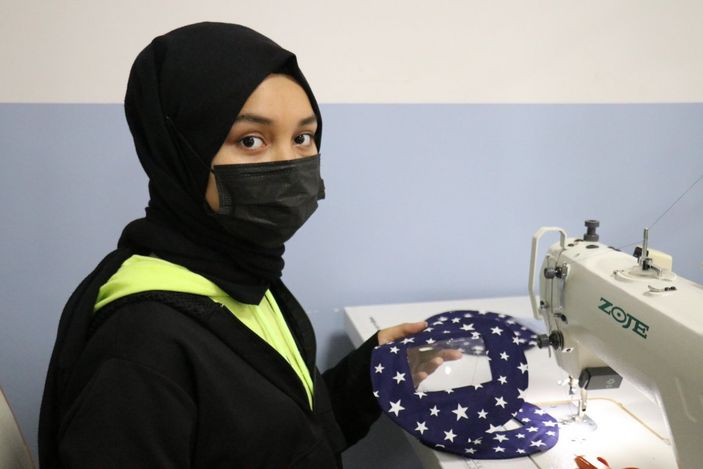 i Malatya’da meslek lisesinde, işitme engelliler için şeffaf maske üretildi