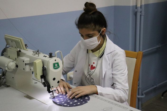 i Malatya’da meslek lisesinde, işitme engelliler için şeffaf maske üretildi