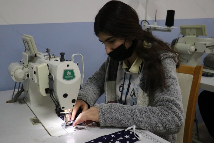 i Malatya’da meslek lisesinde, işitme engelliler için şeffaf maske üretildi