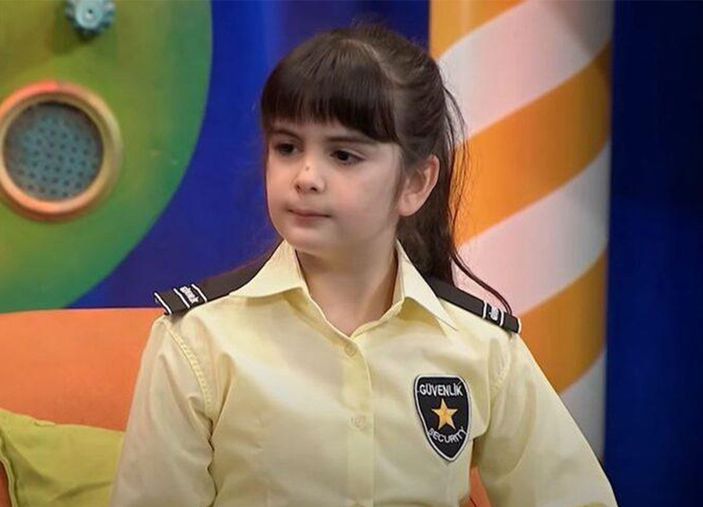 Çalıkuşu'nun küçük Feridesi'ydi! O isim genç kız oldu, mini etekli pozları şaşırttı...