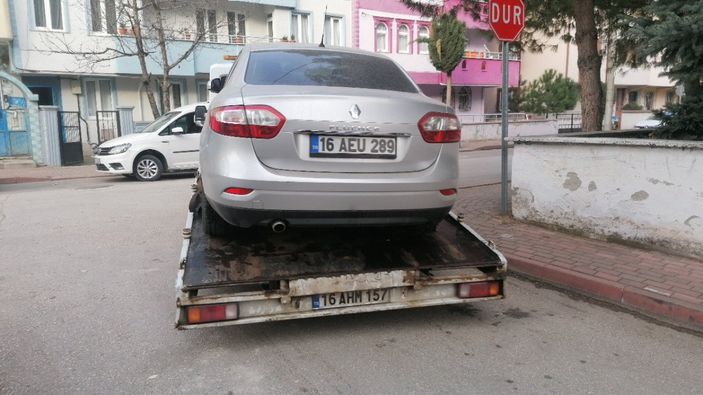 d Bursa'da sevgilisiyle tartıştı, 13 aracın lastiklerini kesti