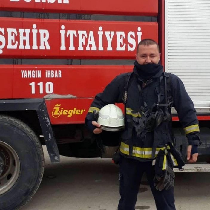 Bursa'da göreve giden itfaiye aracı devrildi