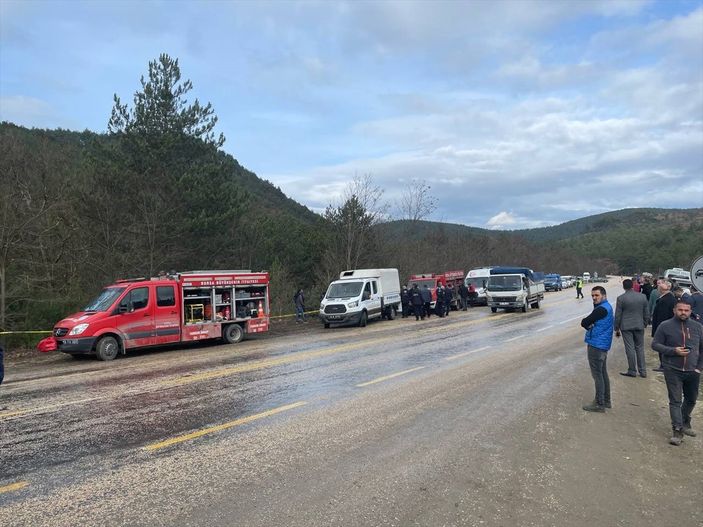 Bursa'da göreve giden itfaiye aracı devrildi