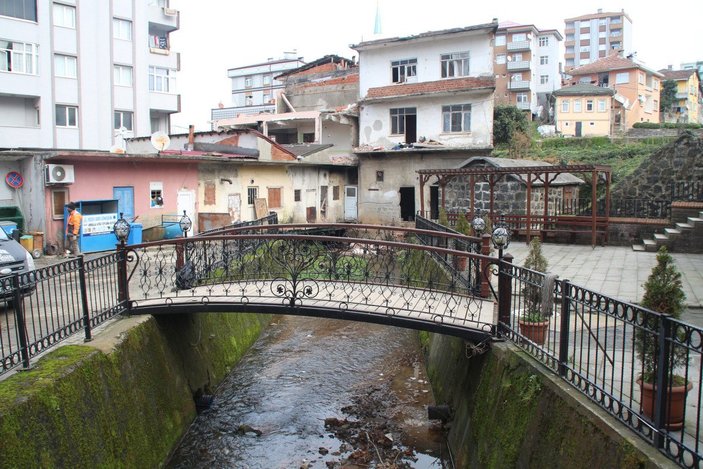 Rize’de, dere yatağındaki yapıların yıkımına başlandı