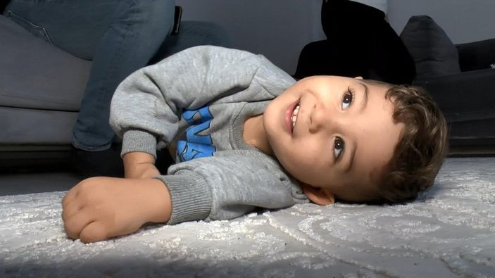 d Bursa'da SMA hastası bebek, kilo almaması için aç yatırılıyor