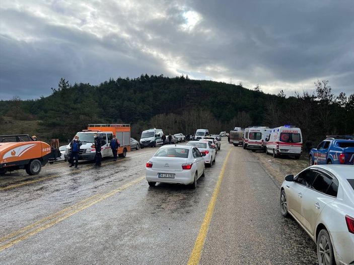 Bursa'da göreve giden itfaiye aracı devrildi