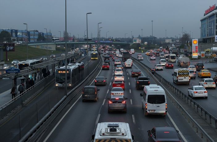 İstanbul trafiğinde ilk iş günü yoğunluğu