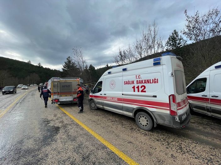 Bursa'da göreve giden itfaiye aracı devrildi