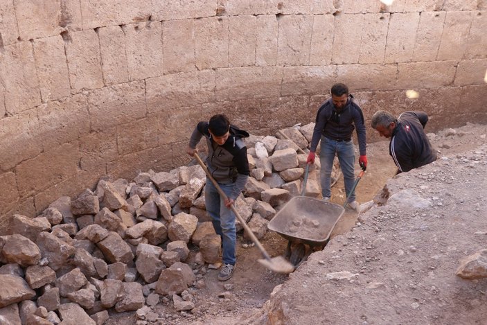 Mardin’de 1400 yıllık ampulla bulundu