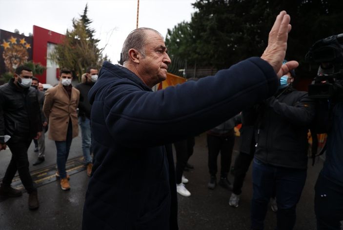 a Fatih Terim taraftarlarla vedalaştı