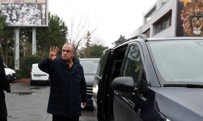 a Fatih Terim taraftarlarla vedalaştı