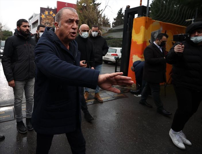 a Fatih Terim taraftarlarla vedalaştı