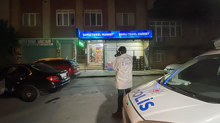 Esenyurt’ta kepenkleri indiren market sahibi olası bir saldırıyı önledi