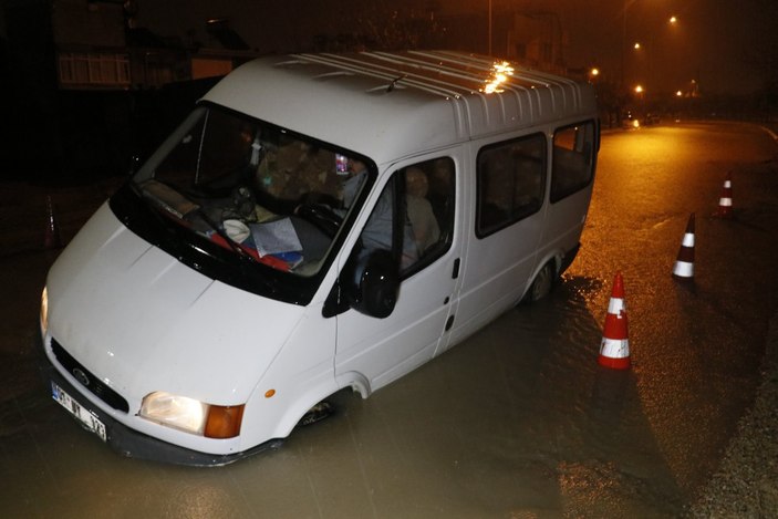 Adana'da sağanak yağış etkili oldu
