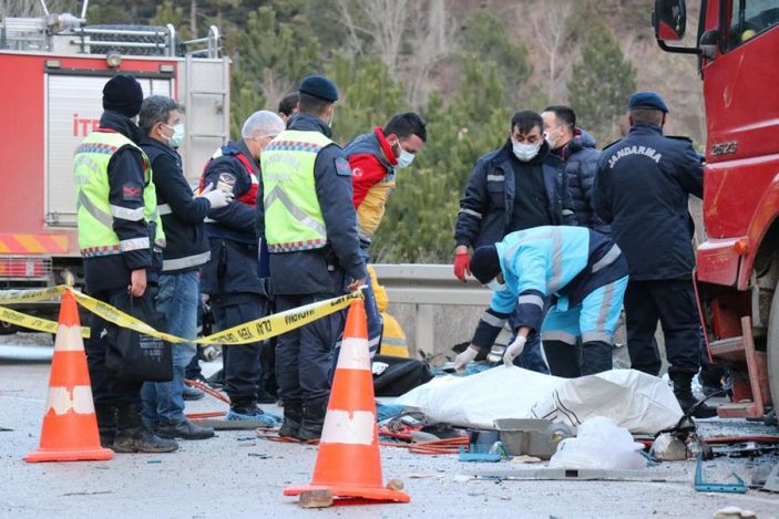 i Bolu'daki korkunç kazada 4 kişi hayatını kaybetti