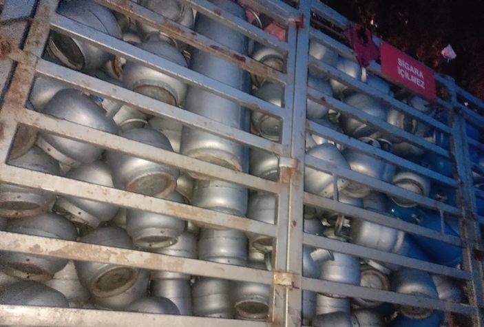 i Kırklareli'nde tüp yüklü kamyon devrildi