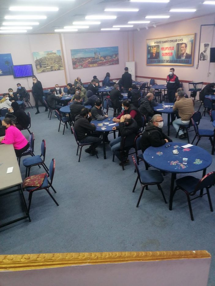 i İzmir'de 'Kolpaçino' temalı kumarhaneye ikinci baskın